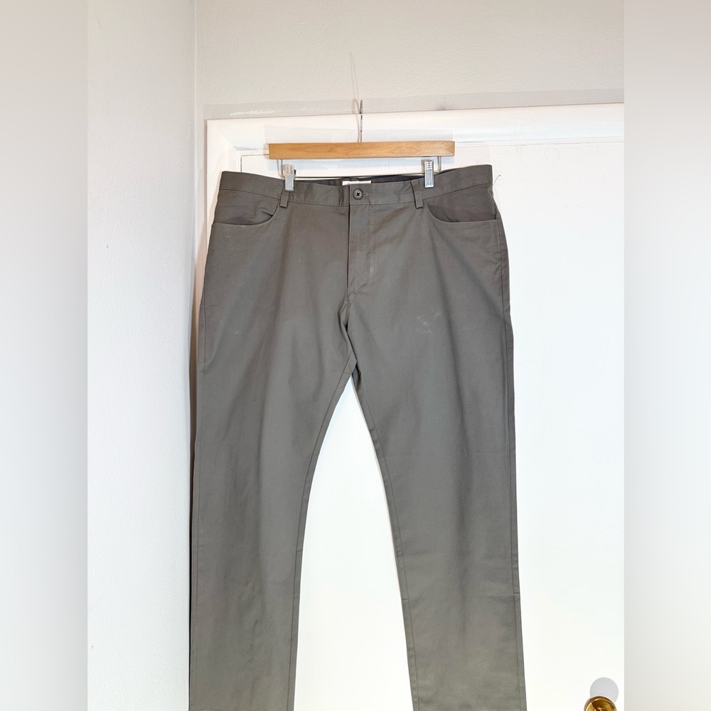Calvin Klein Flex Men’s Straight-Fit Flat-Front Stretch Grey Chino Pants 40x 32 - Picture 4 of 10